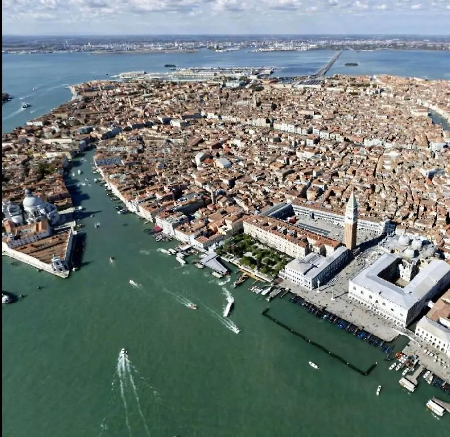Honeymoon Venice 0*,  Italy